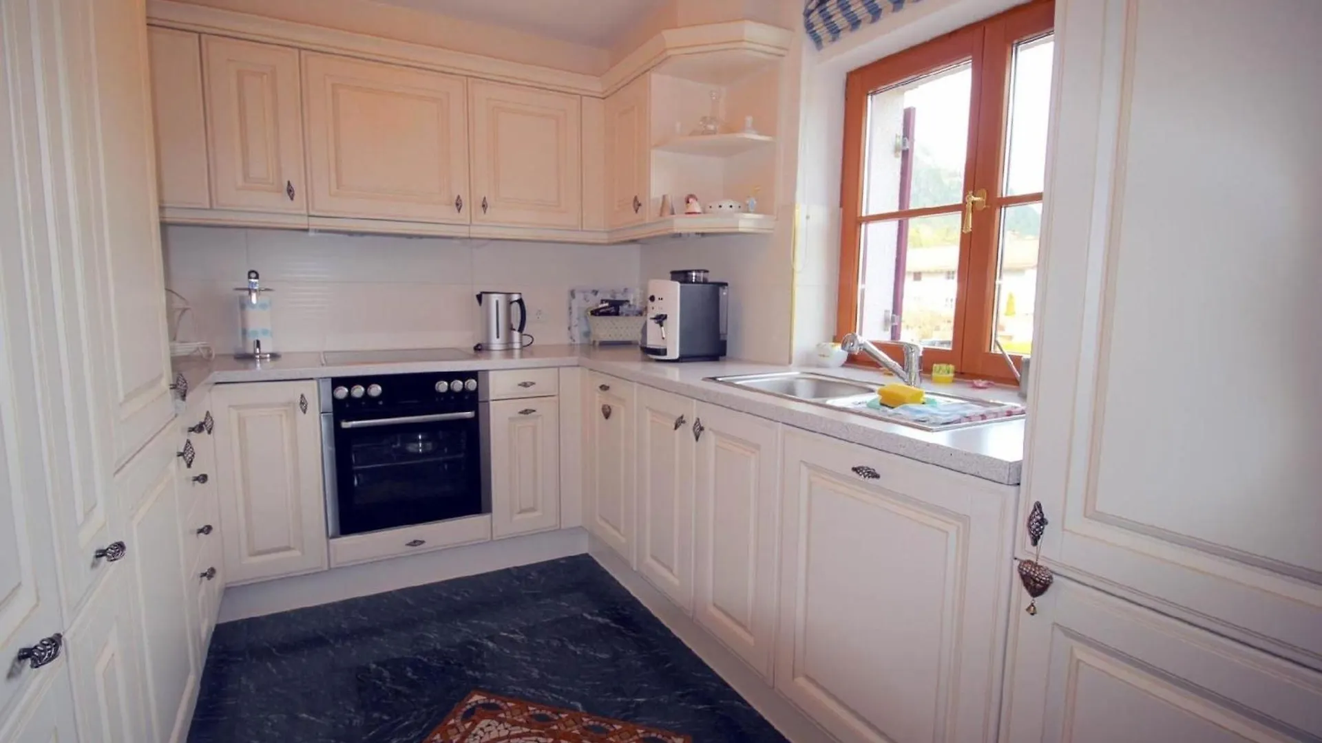 Wohnung In Breitenau Mit Kleinem Garten 가르미슈파르텐키르헨 0*,